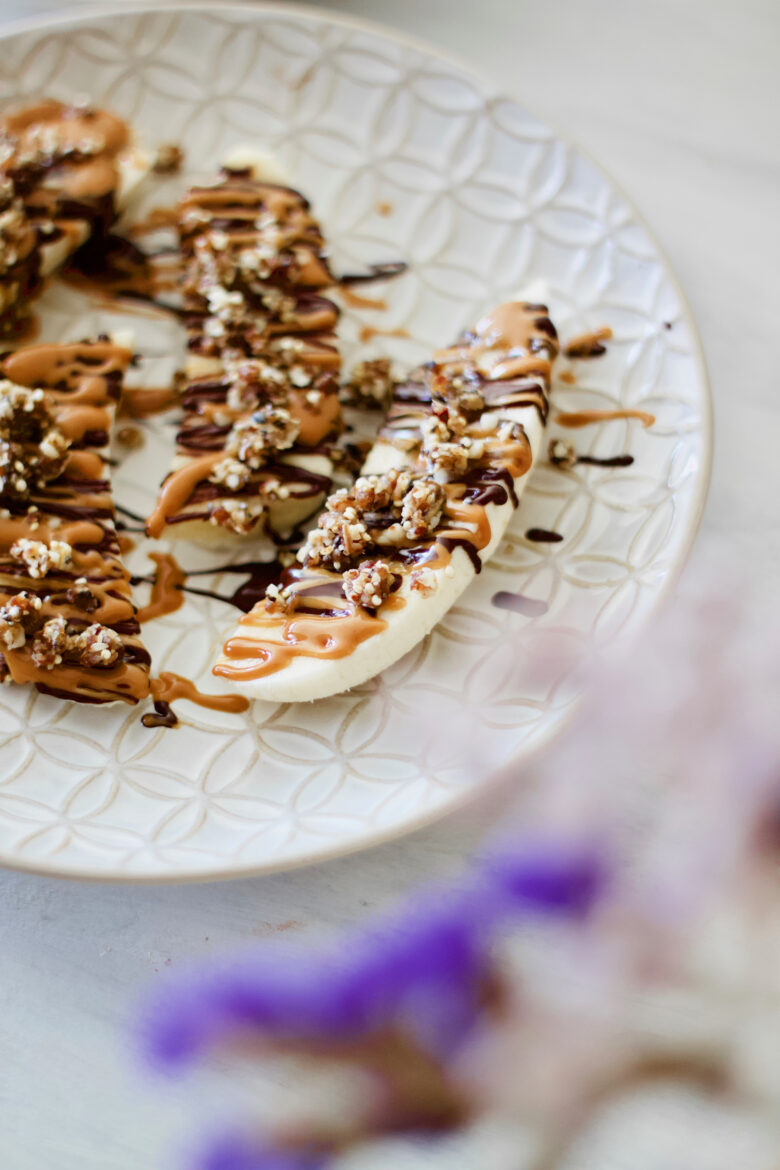 healthy-peanut butter-chocolate-banana-boats-snack-saudável-manteiga de amendoim-lanche-1