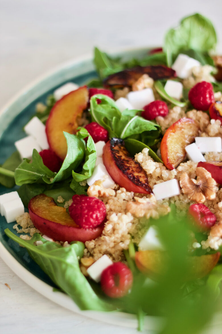 healthy-vegan-feta cheese-grilled peach-salad-salada-saudável-pêssego grelhado-queijo feta-2
