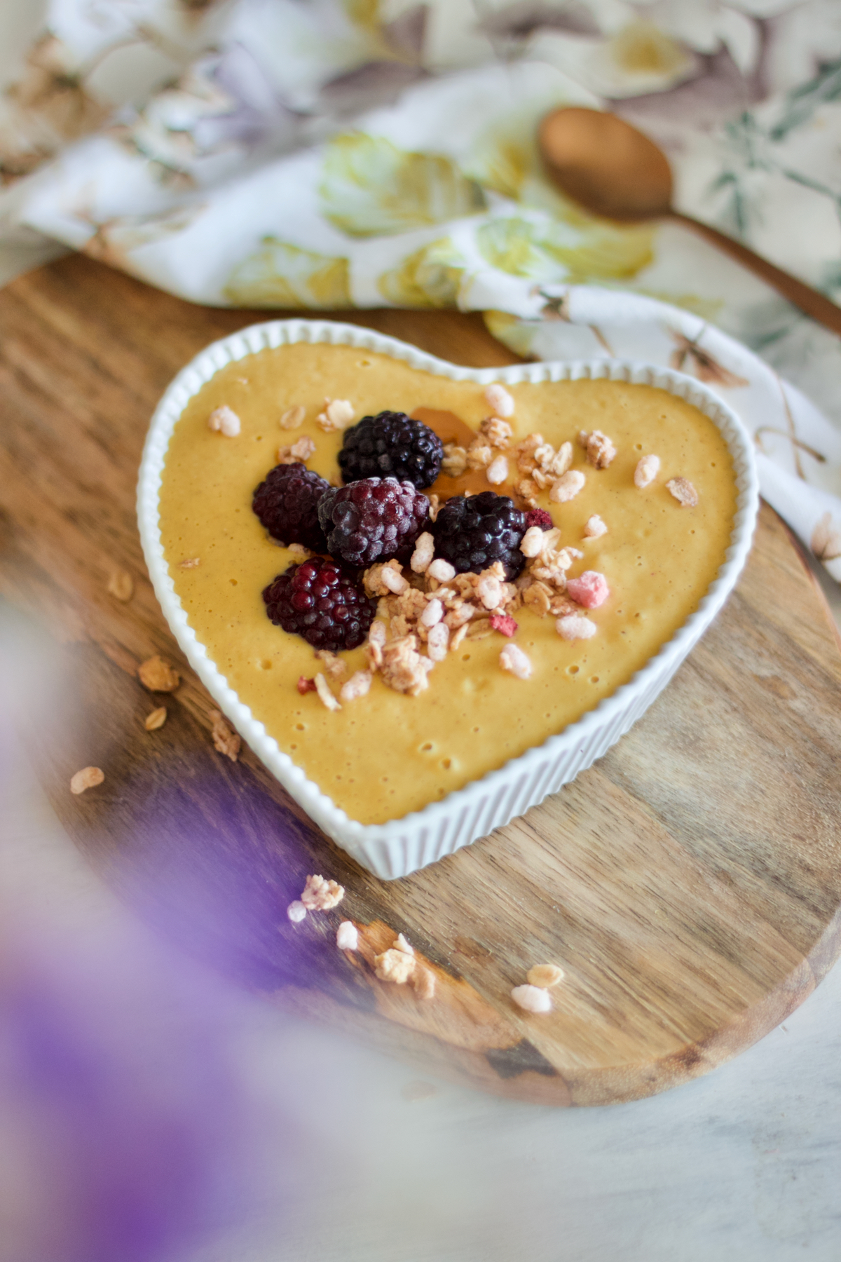 peach-cobbler-breakfast-smoothie-bowl-tarte-pêssego-nutritiva-pequeno-almoço-1